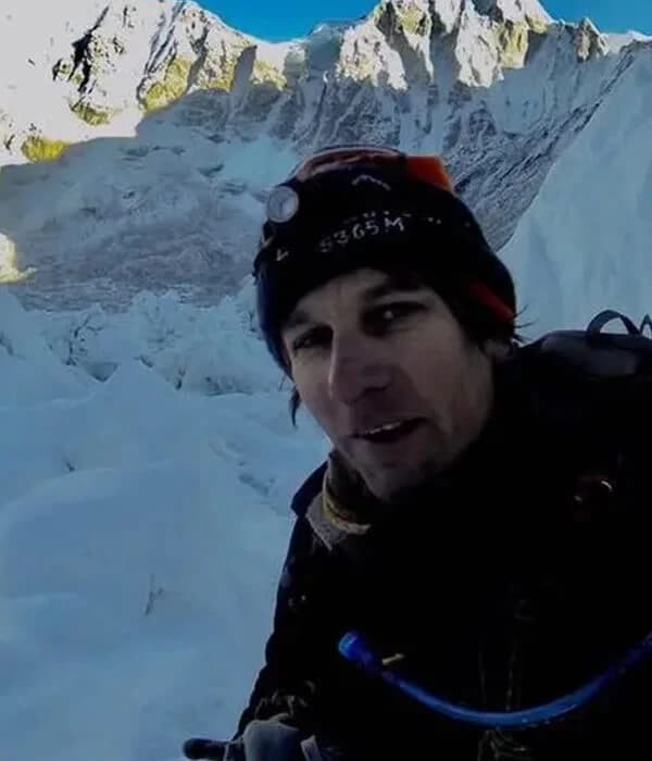 man climbing everest without permit