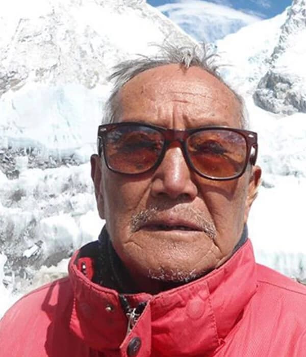 min bahadur sherchan dies at everest base camp