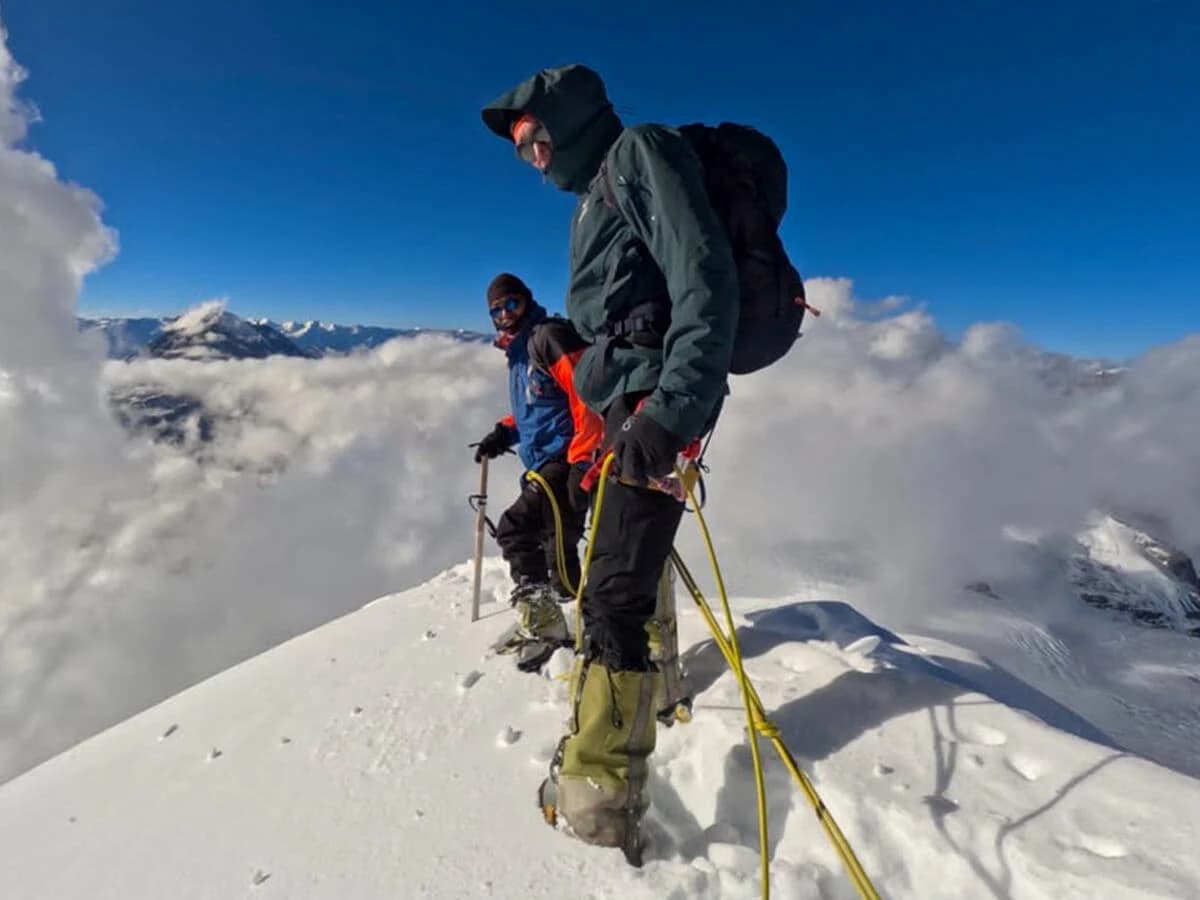 Chulu west peak summit push