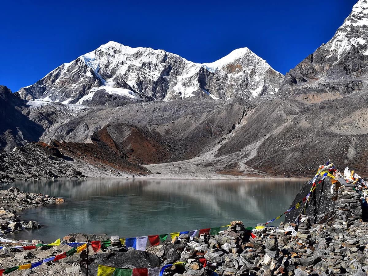 Dhudhkunda at the base of Numbur Himal