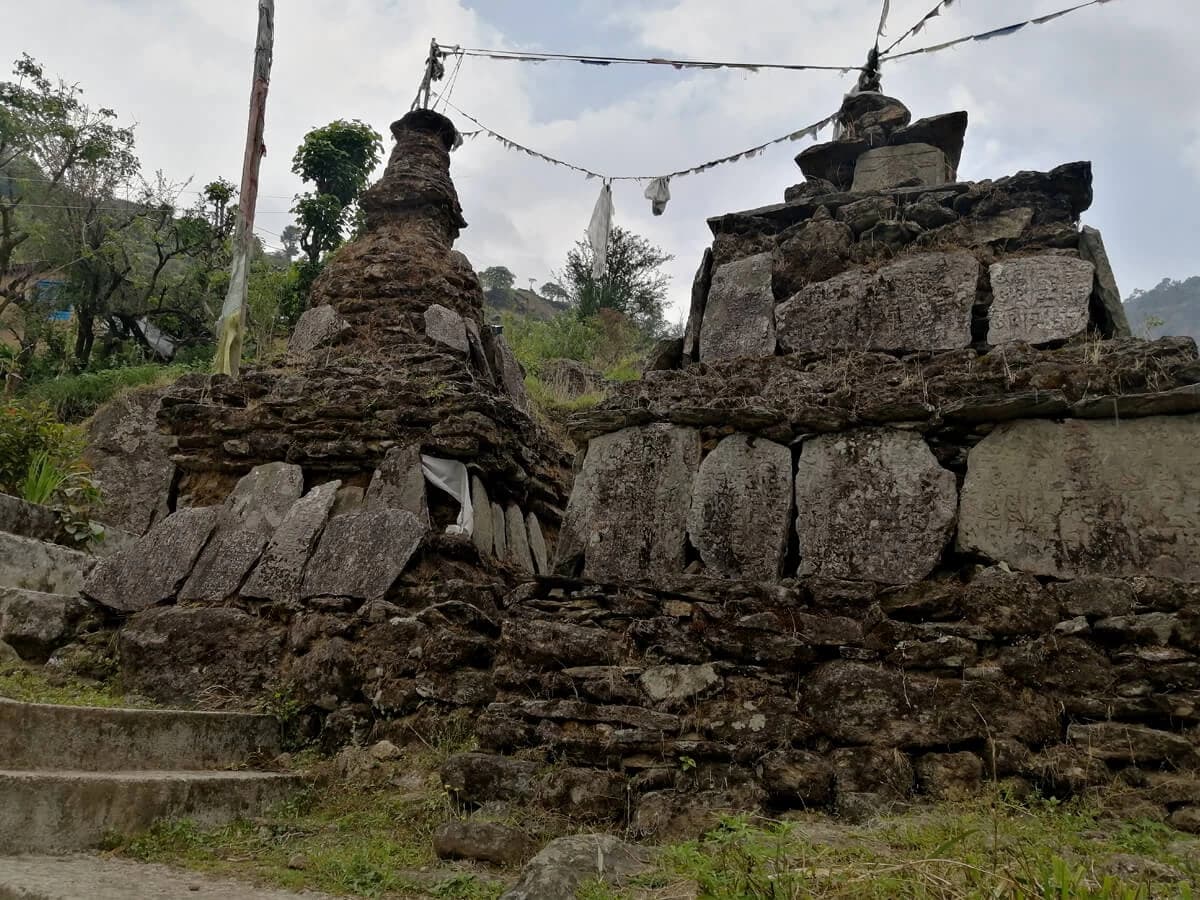mani stone wall at Simigaun