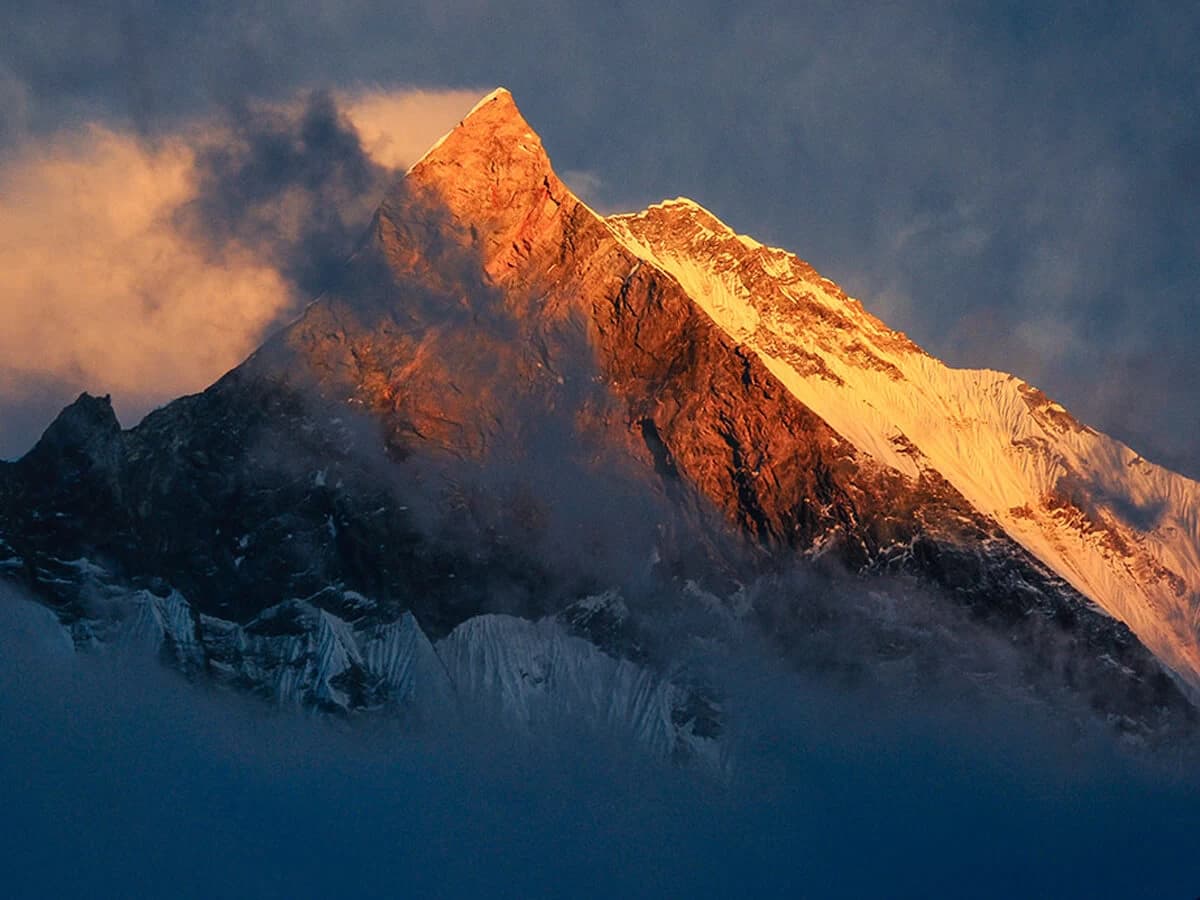 Sunset on fishtain peak annapurna