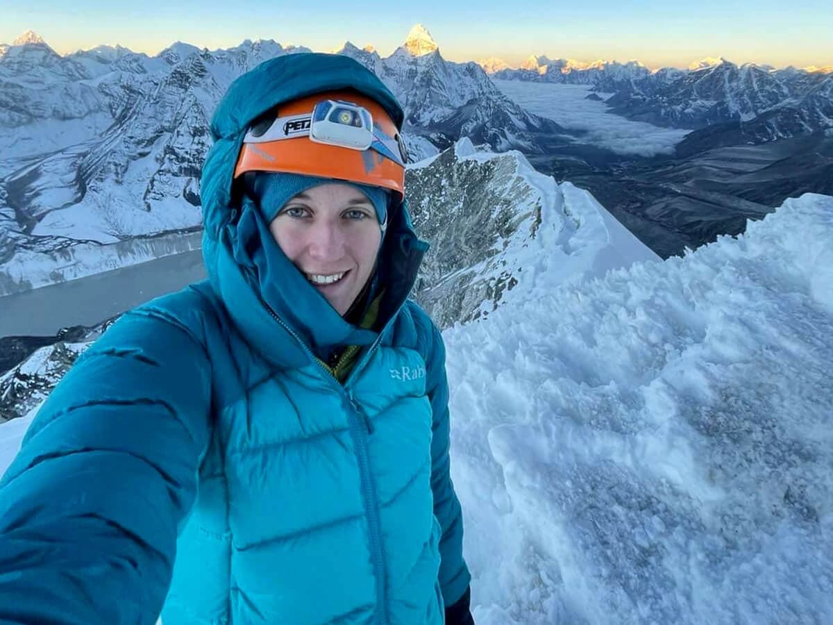 Tereza Kalendova Summit Imja Tse